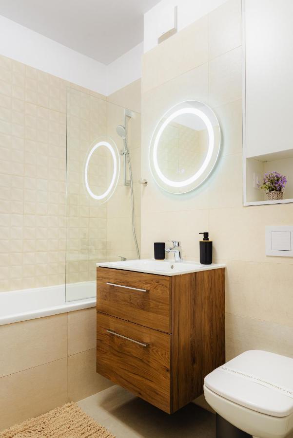 New Luxury City Center Studio บูคาเรสต์ ภายนอก รูปภาพ