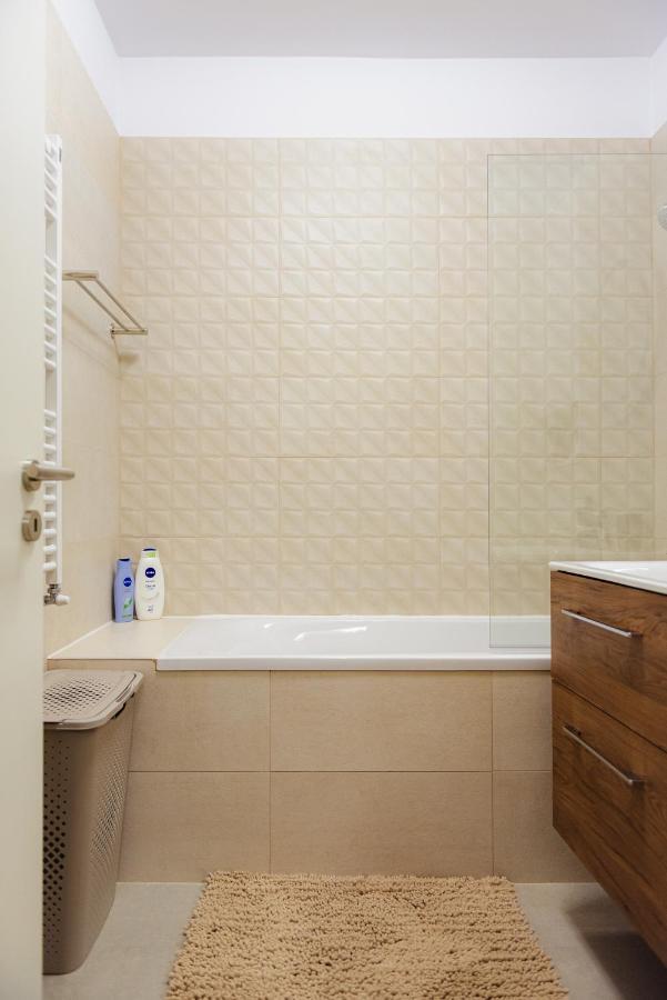 New Luxury City Center Studio บูคาเรสต์ ภายนอก รูปภาพ